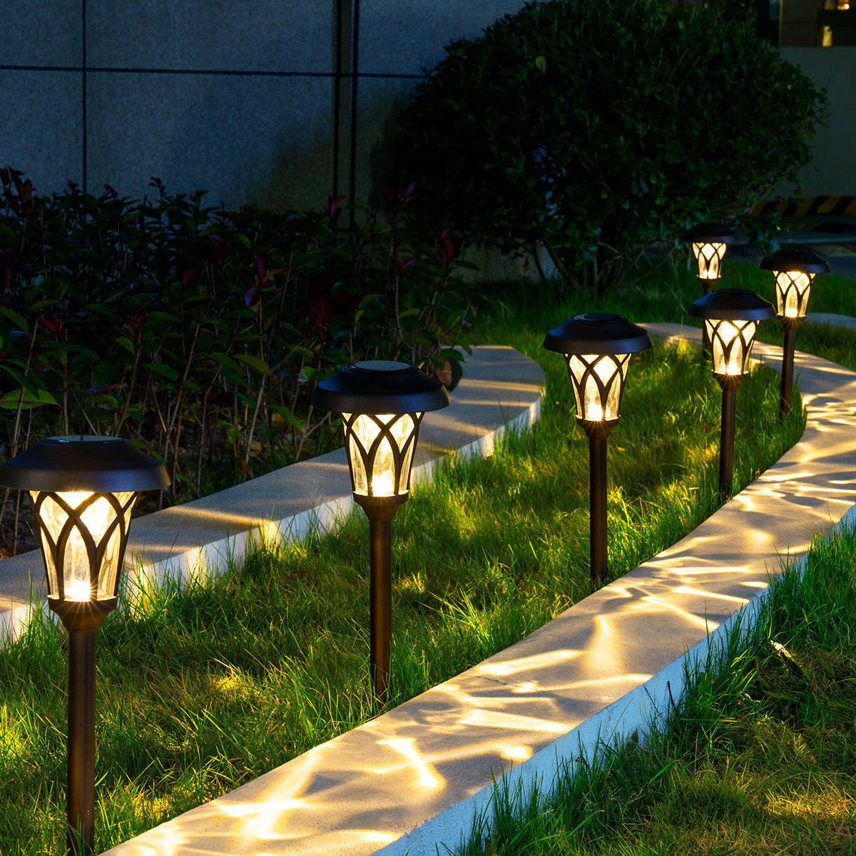 Gigalumi: Tulip Designed Solar Powered Yard Lights Set (6 Pack) by Gigalumi
